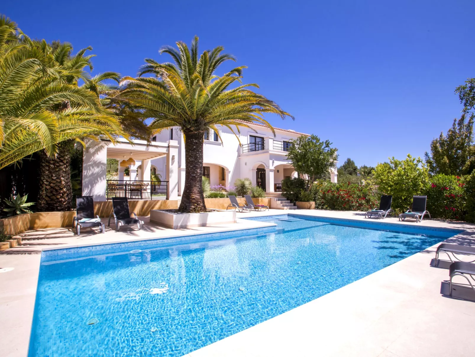 Villa Almandrina-Outside