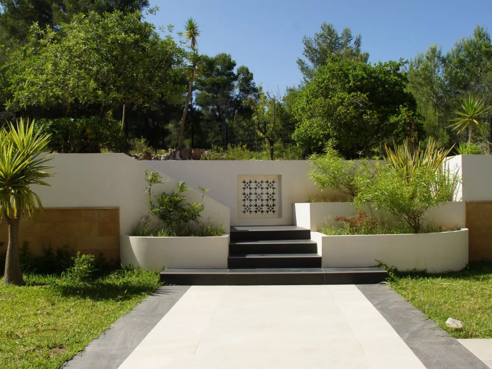 Villa Almandrina-Outside
