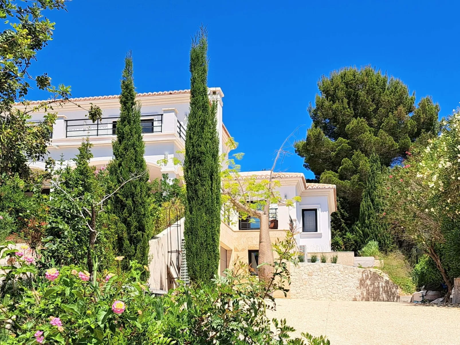 Villa Almandrina-Outside