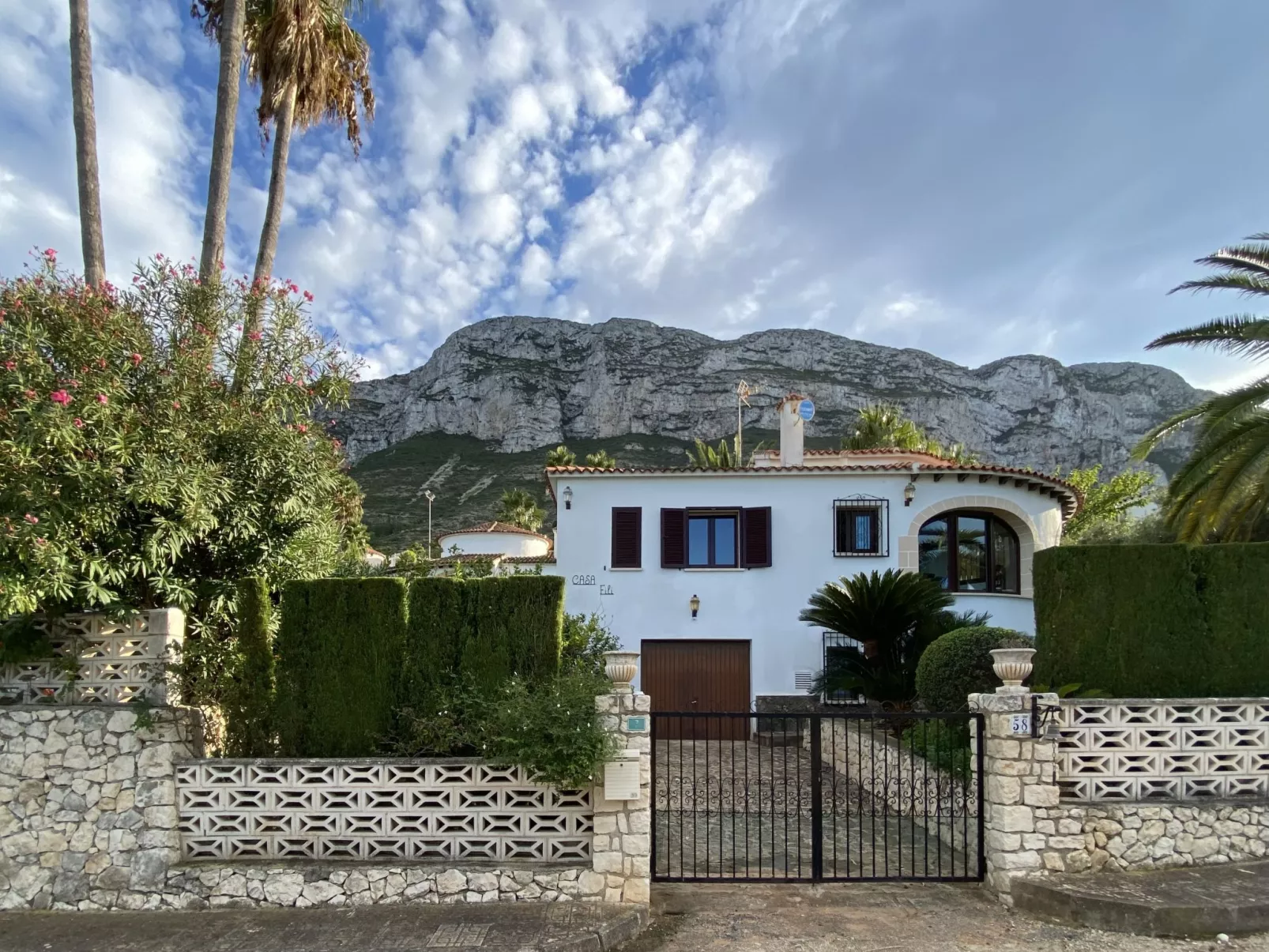 Villa Fili-Outside