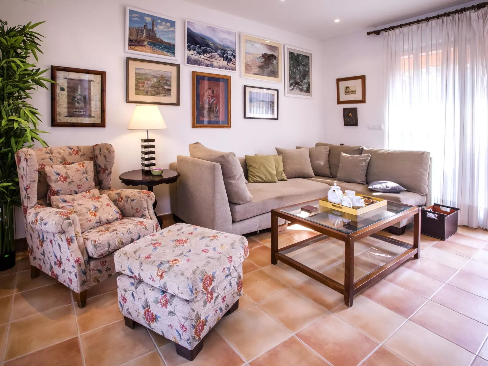 Casa Larauri Oliva Nova-Inside