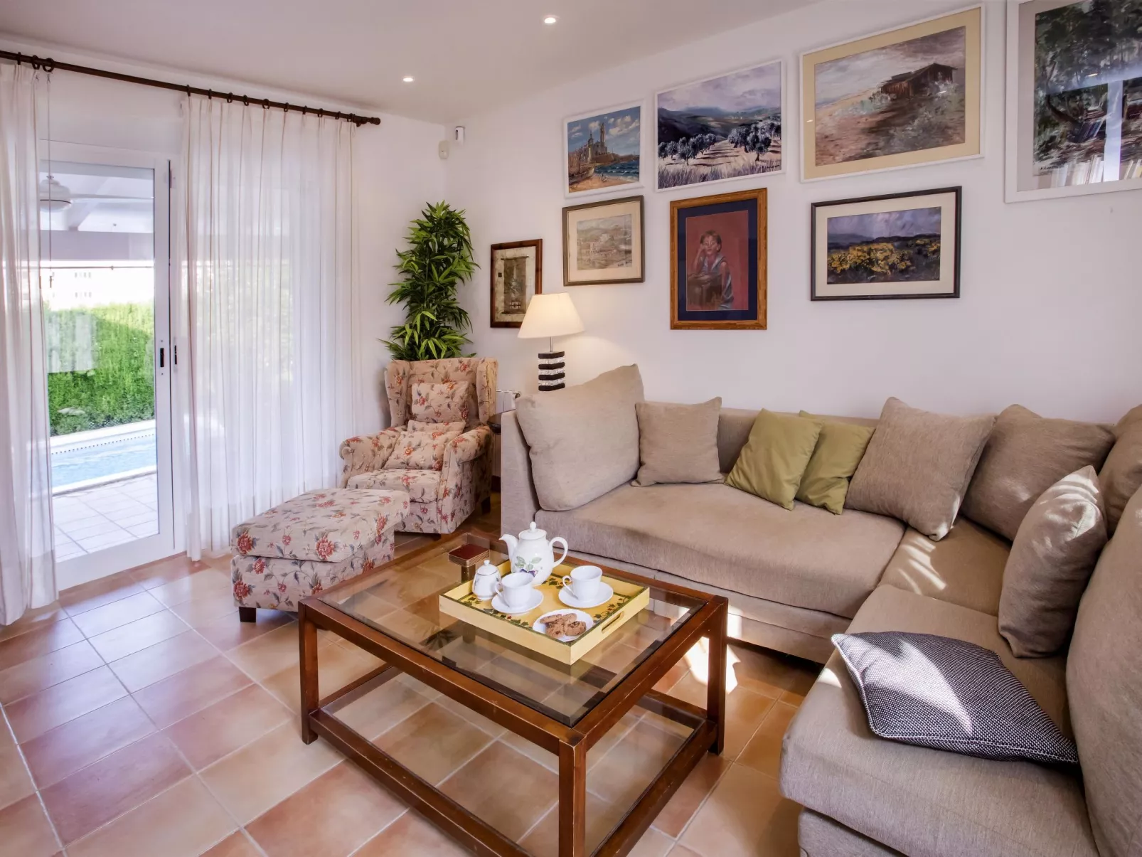 Casa Larauri Oliva Nova-Inside