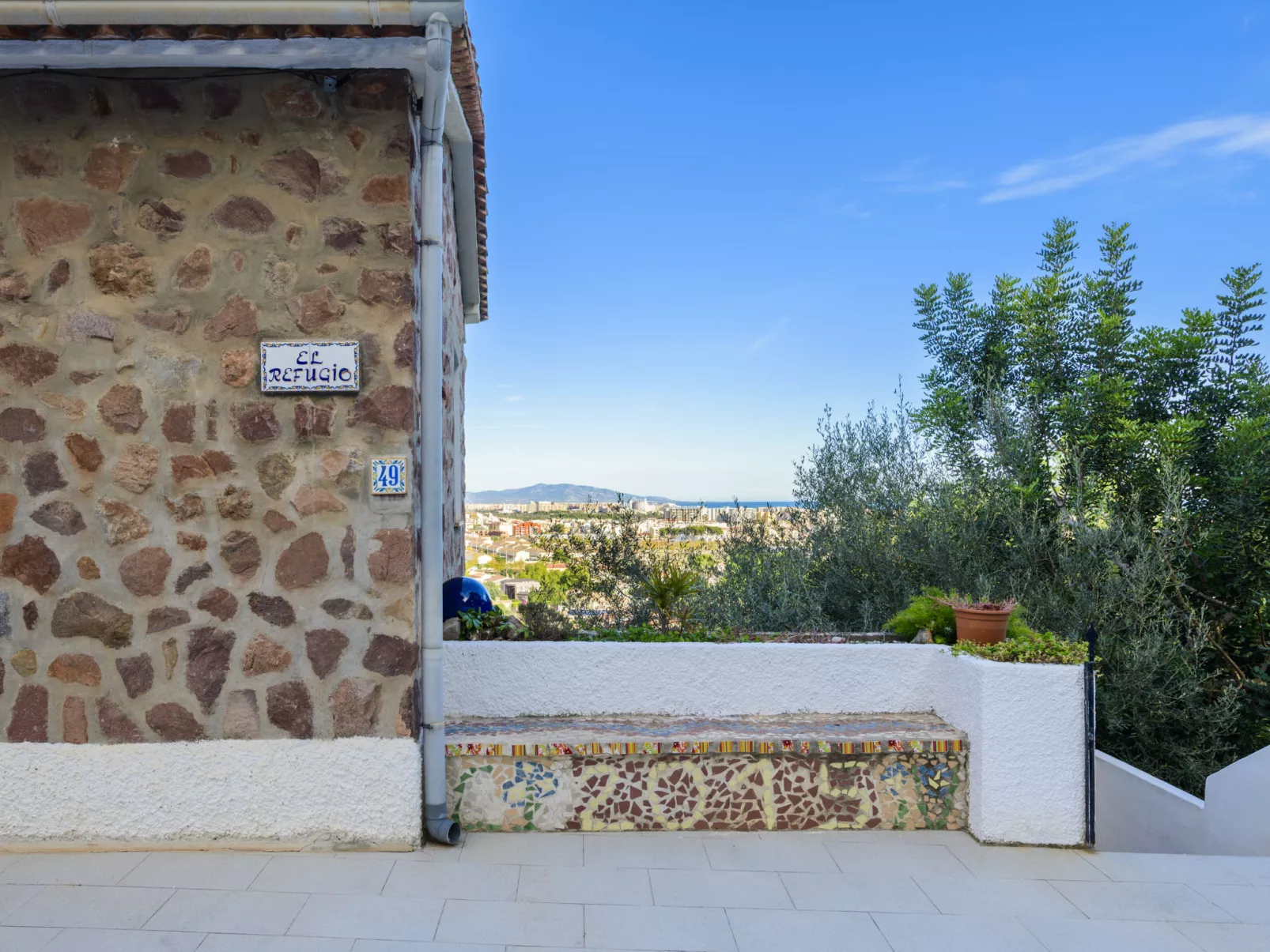 El Refugio-Outside