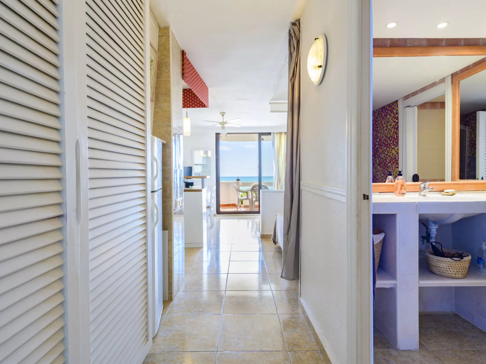Eurhostal - Seaview-Drinnen