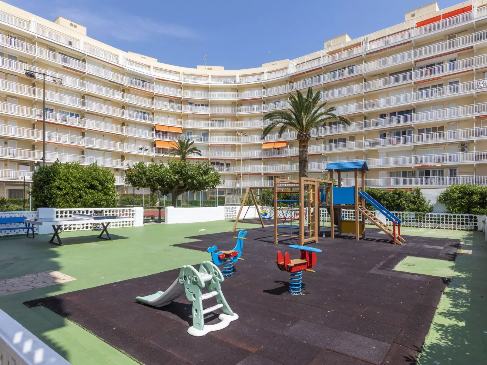 Torre Hirta-Outside
