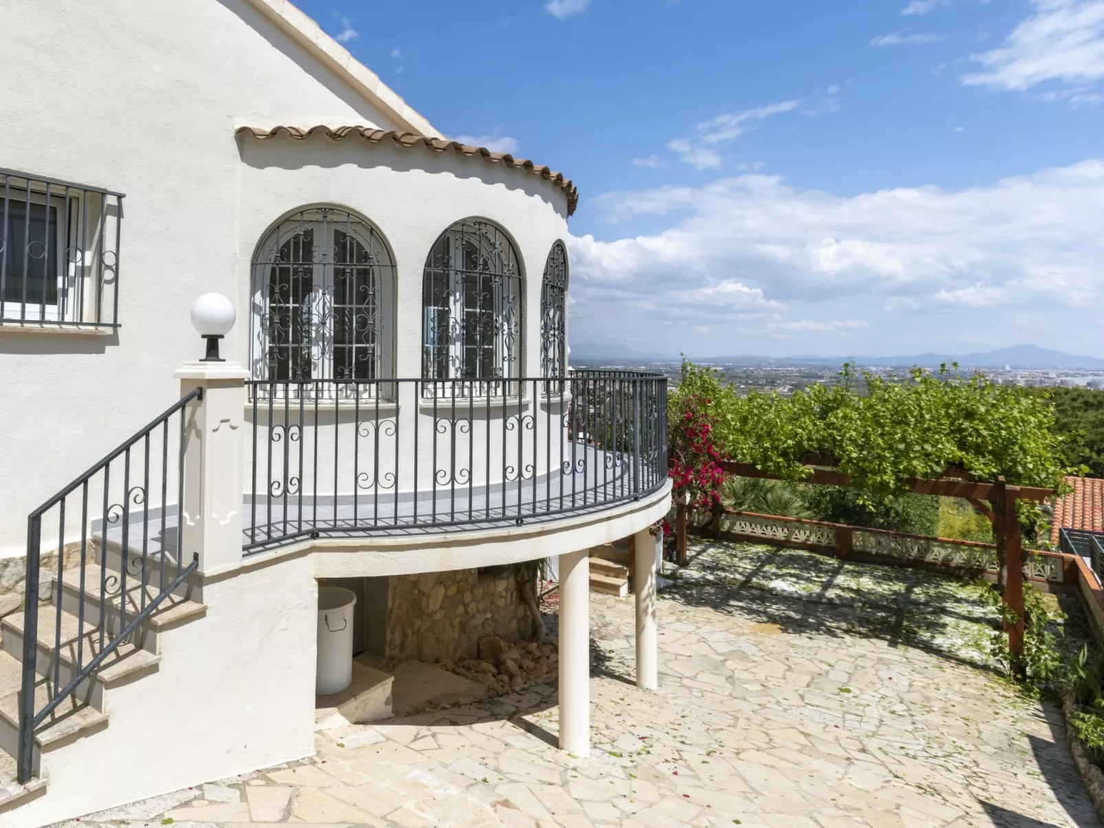 Villa Cuba-Outside