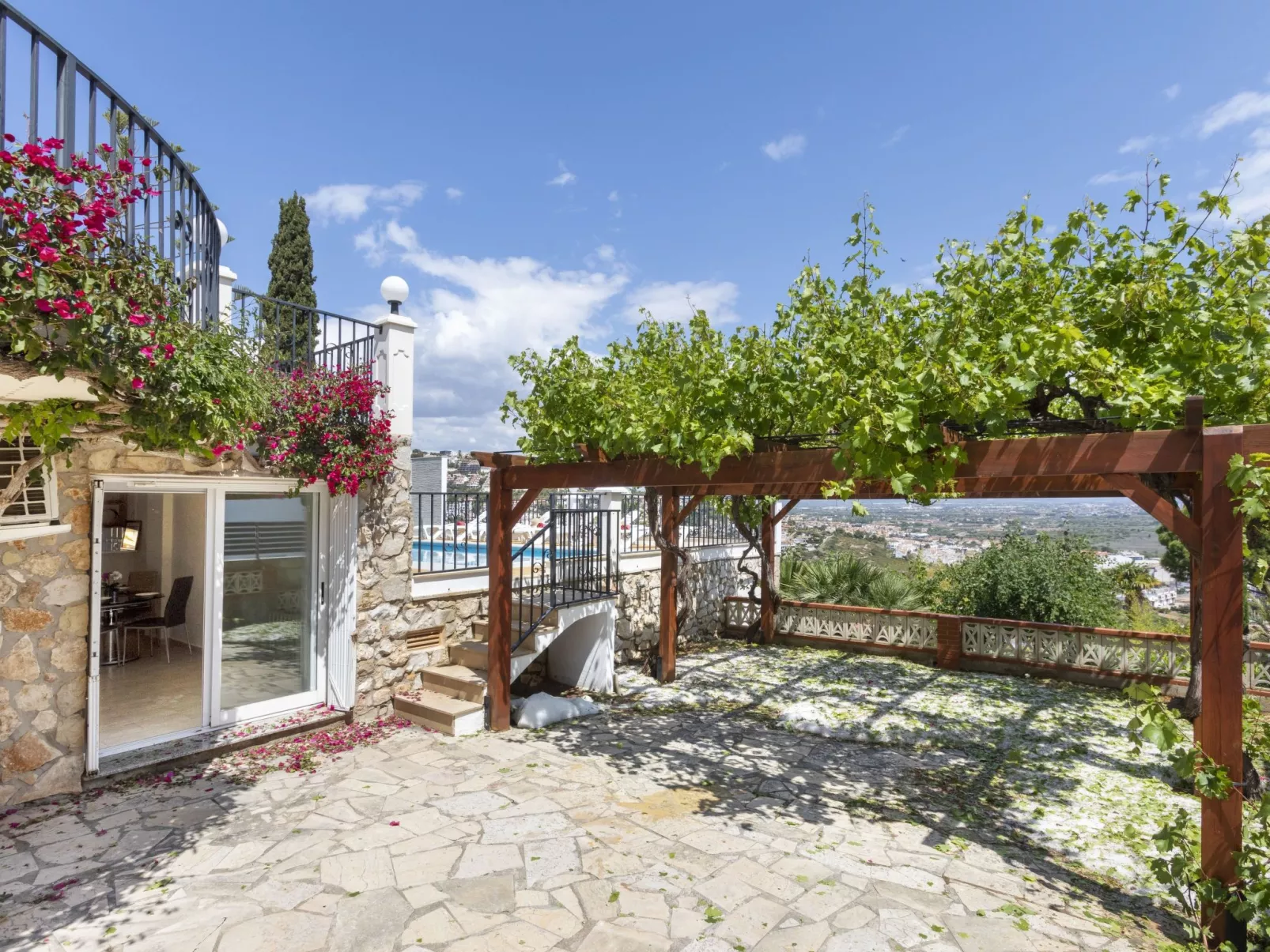 Villa Cuba-Outside