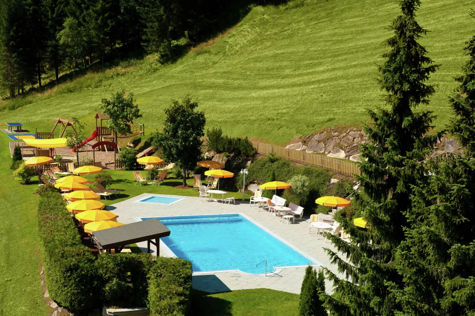 Wellness-Aparthotel-Kleinarl-Schwimmbad