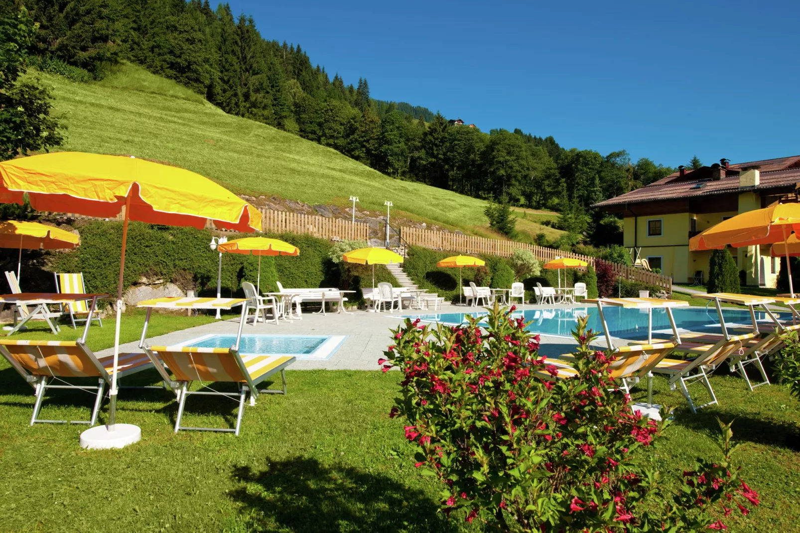 Wellness-Aparthotel-Kleinarl-Schwimmbad