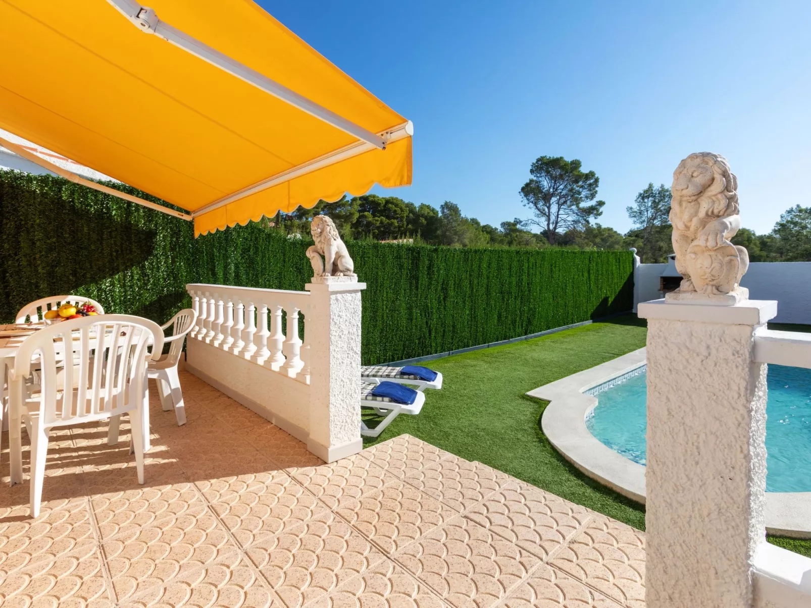 Montalt IX-Outside