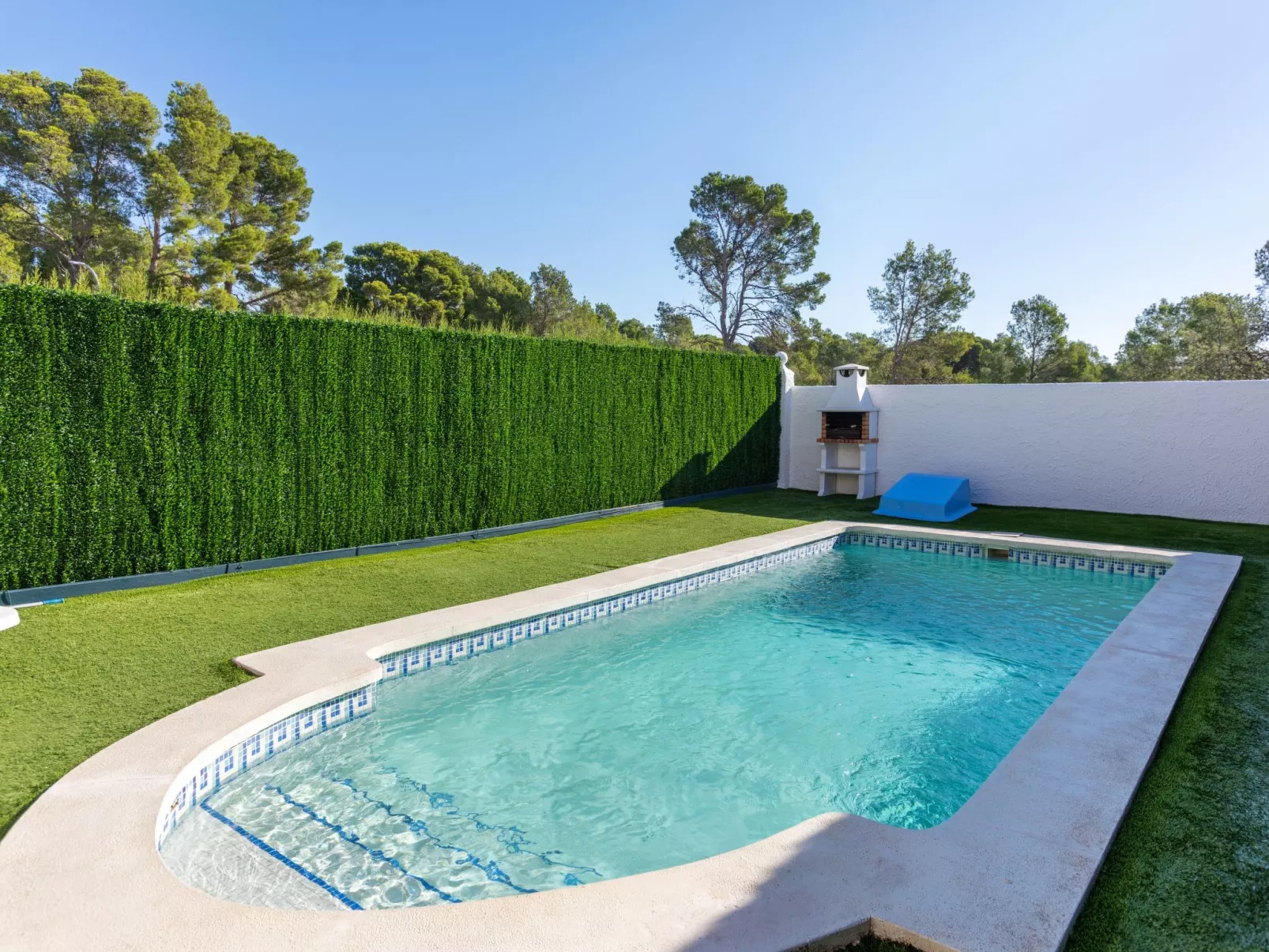 Montalt IX-Outside