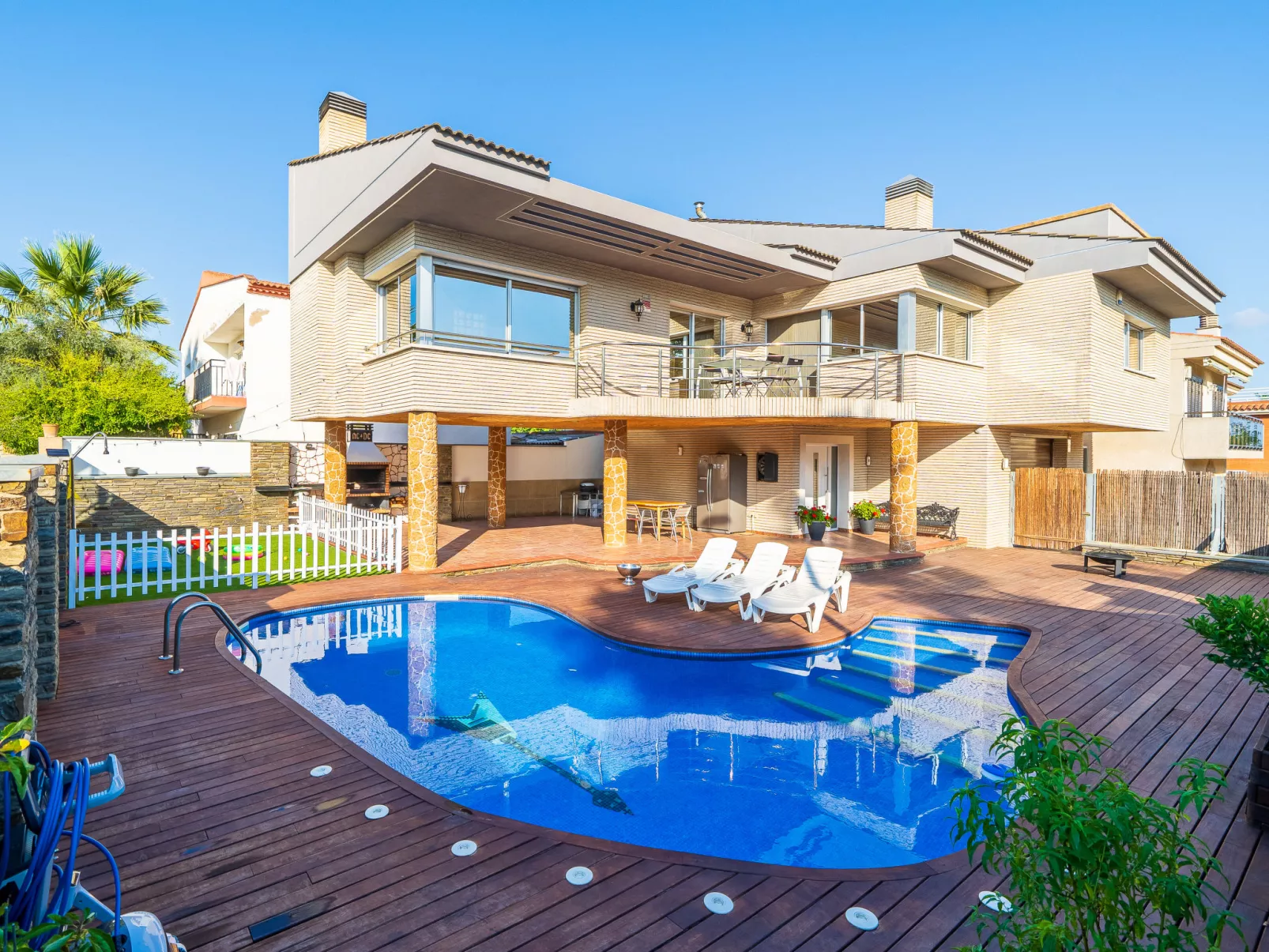 Villa Luxury Rock Tirri-Outside