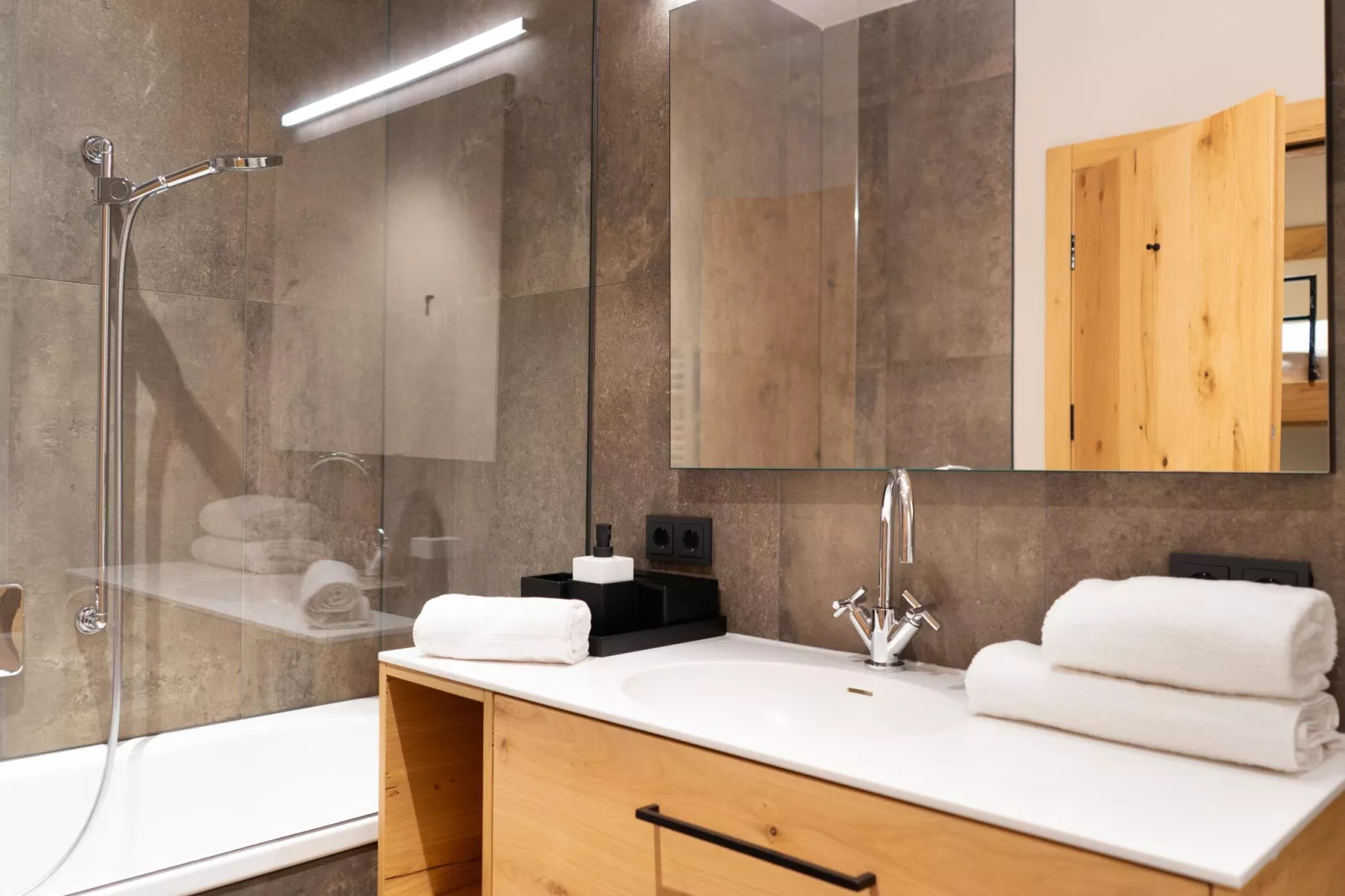 Heimat 1495 Arlberg-Bathroom