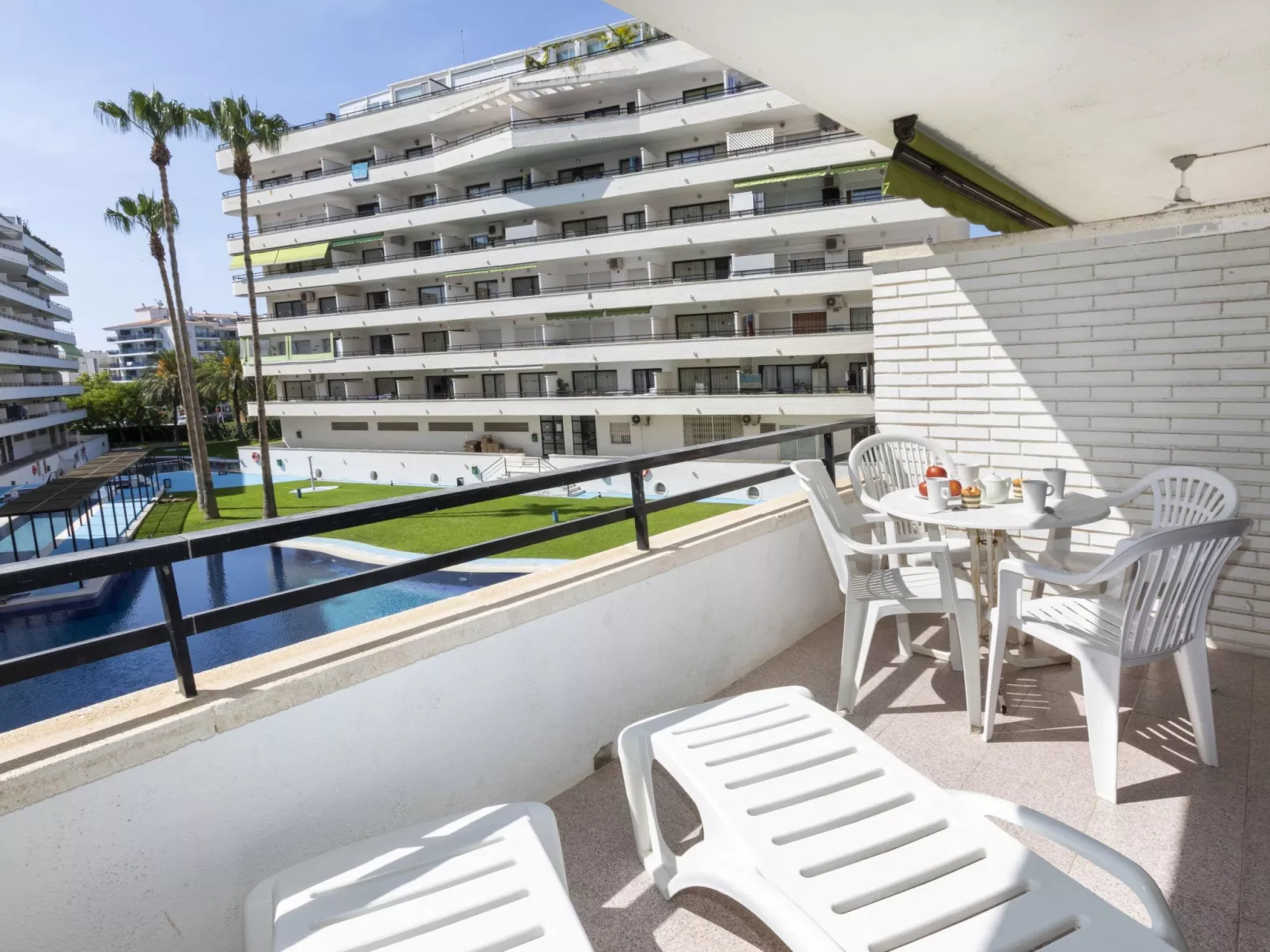 Riviera Park J 22-Outside