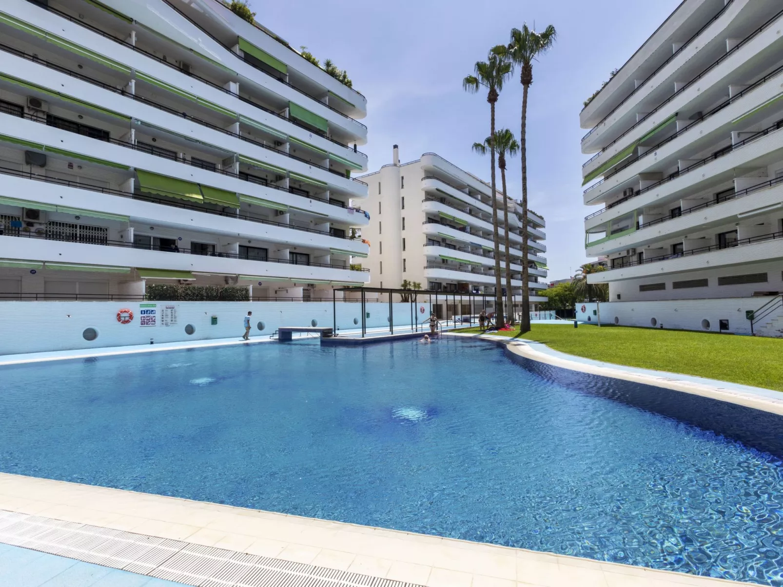 Riviera Park J 22-Outside