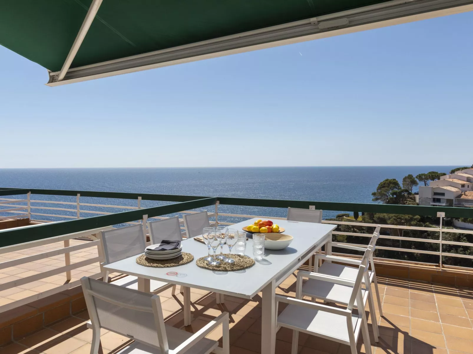 Punta Aromir-Outside