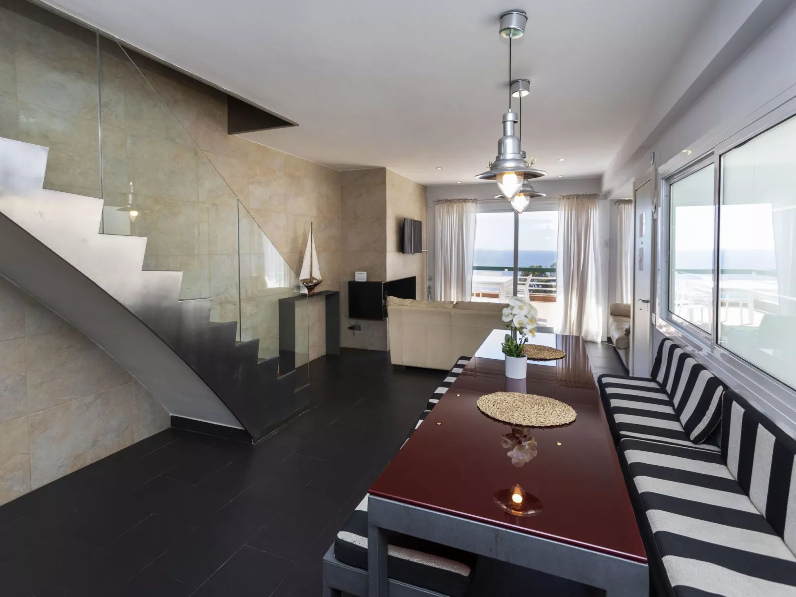 Punta Aromir-Inside
