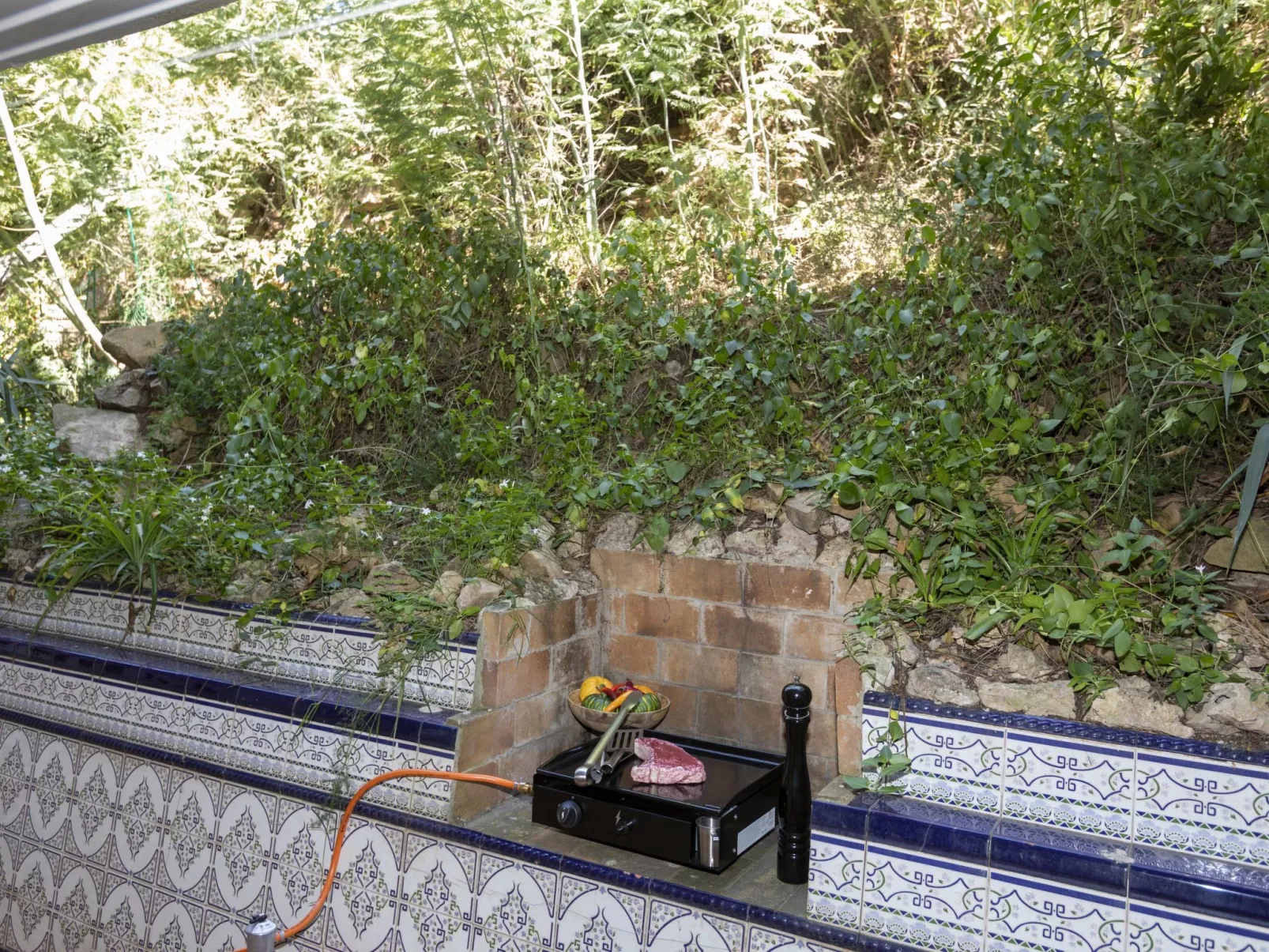 Punta Aromir-Outside