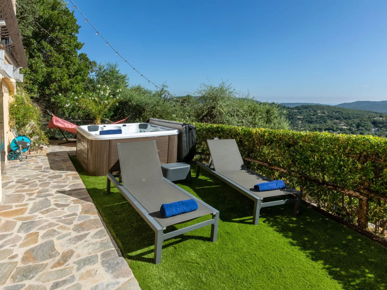 Vall Repos-Outside