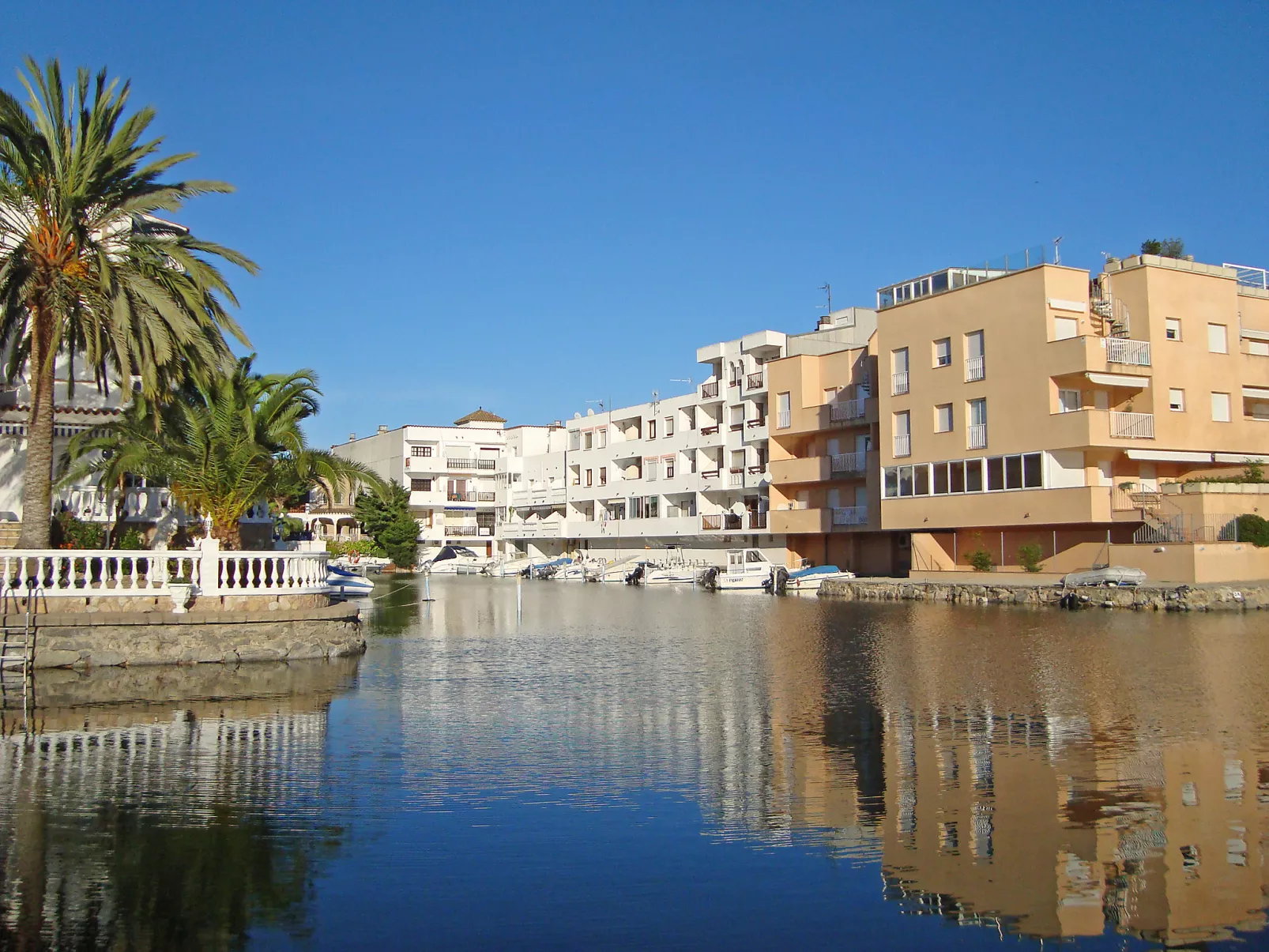 Port Mistral-Draußen