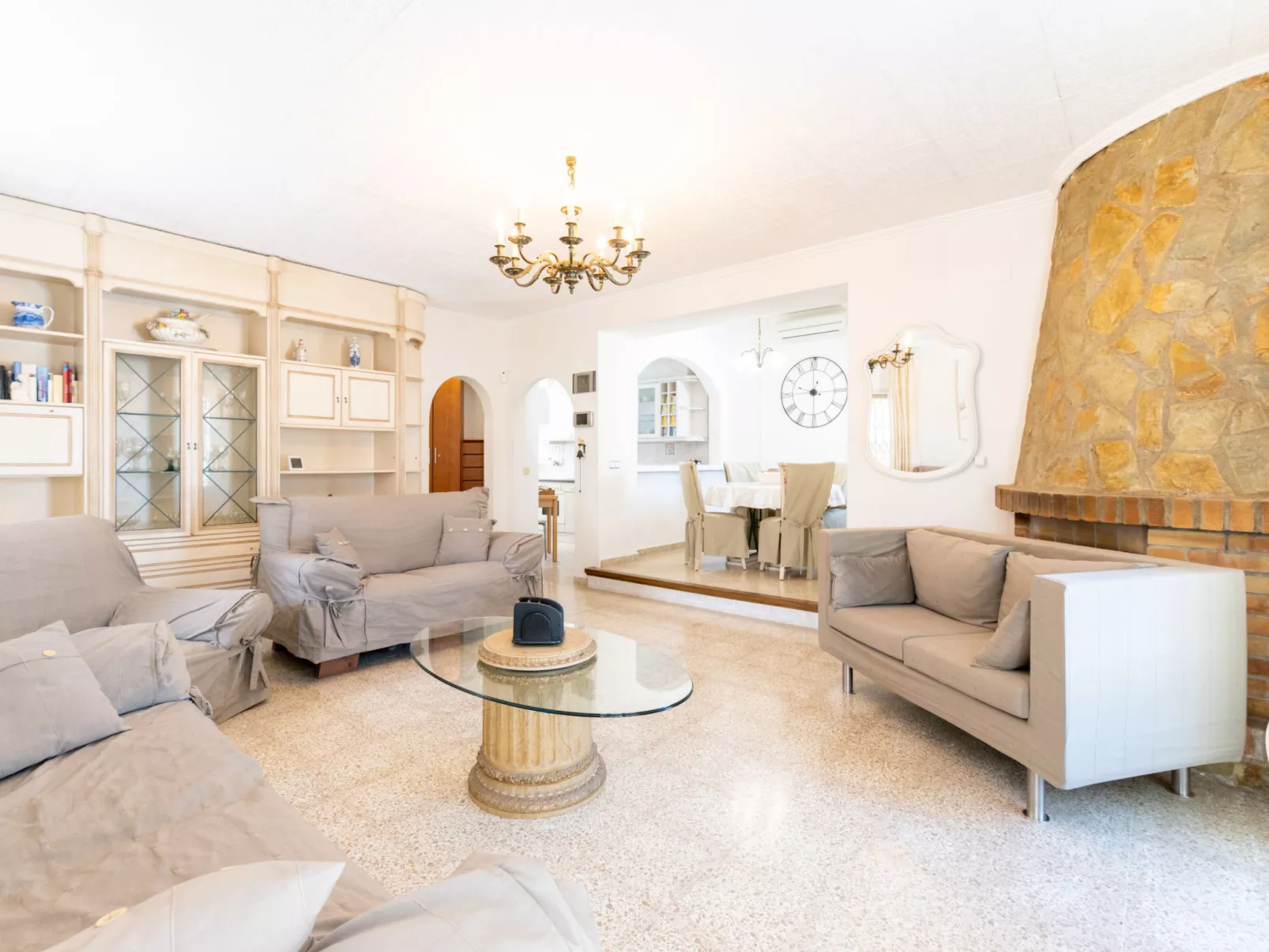 Roanne-Inside