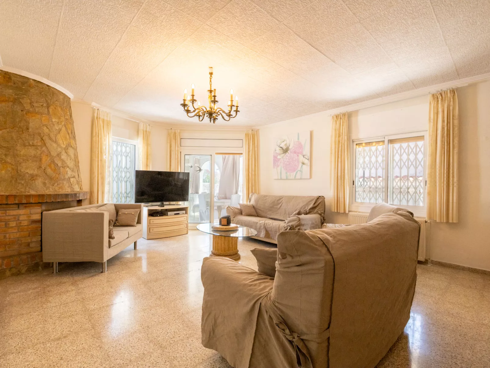 Roanne-Inside