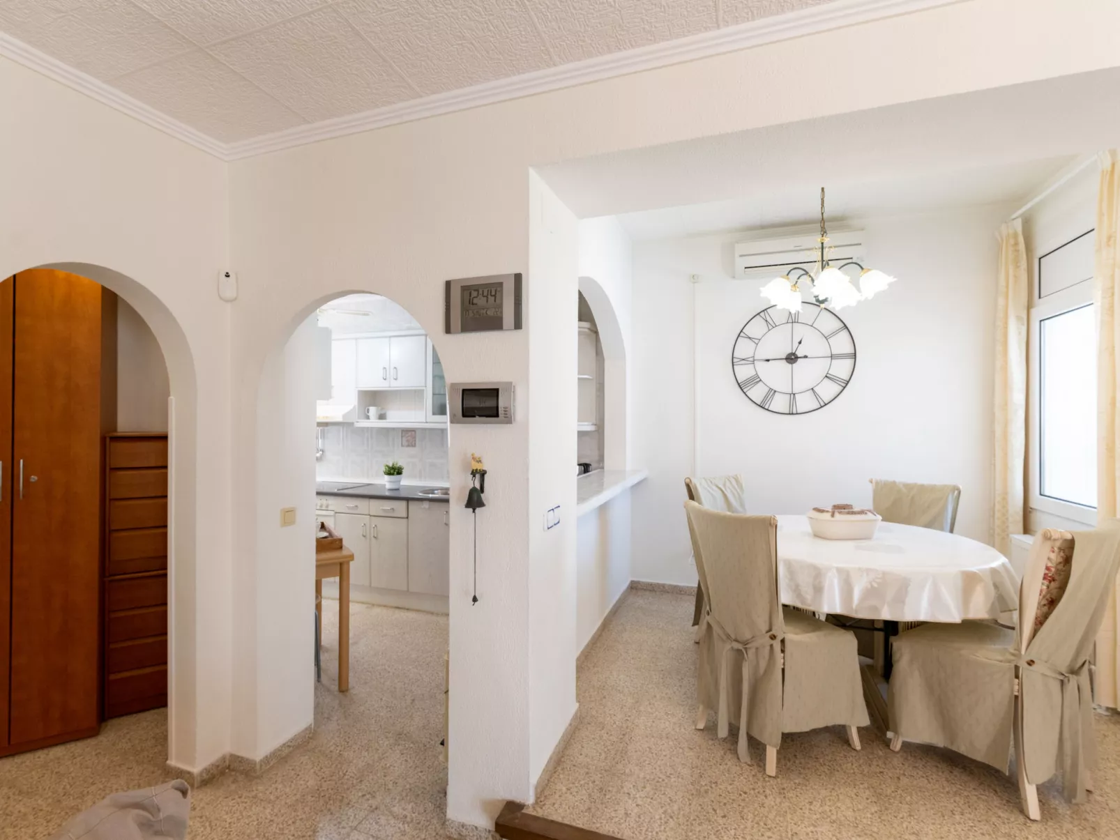 Roanne-Inside