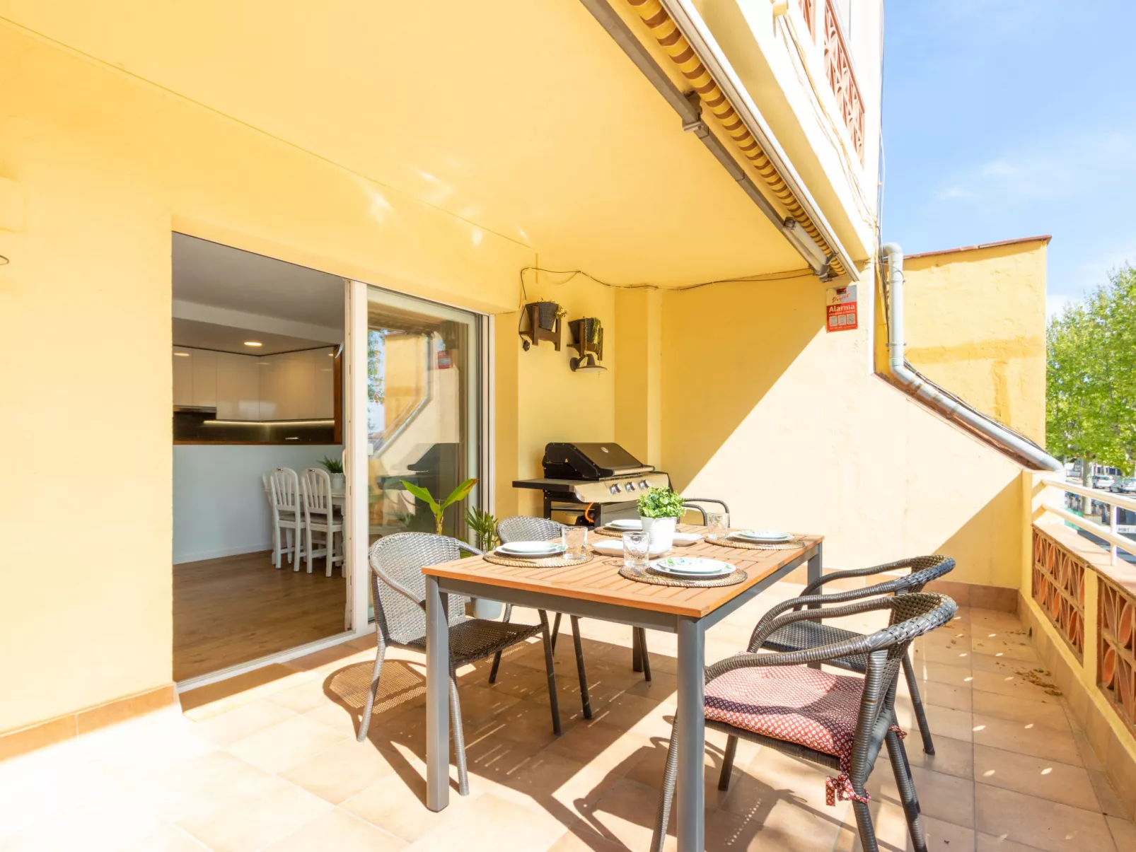 Port Emporda-Outside