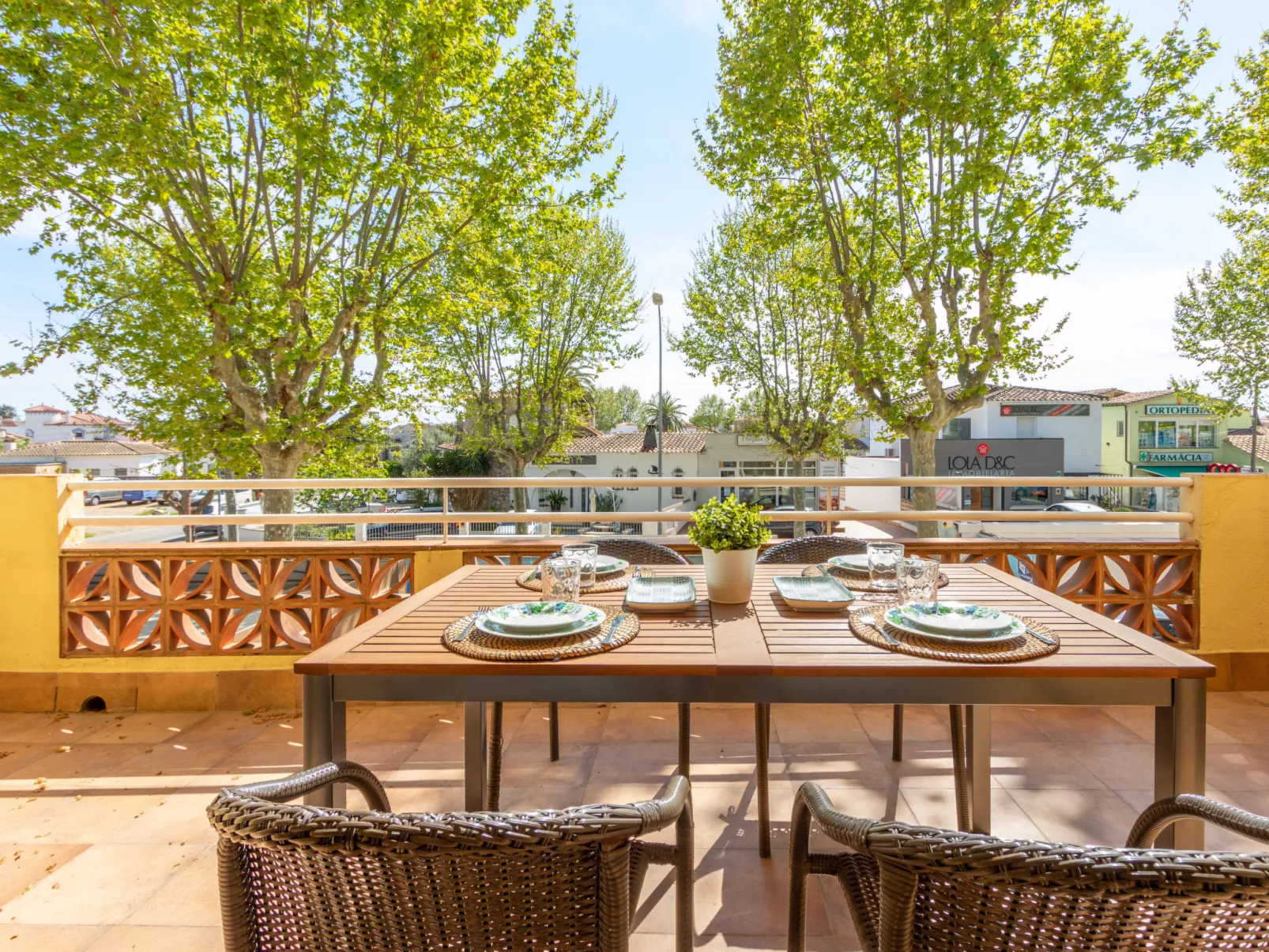 Port Emporda-Outside