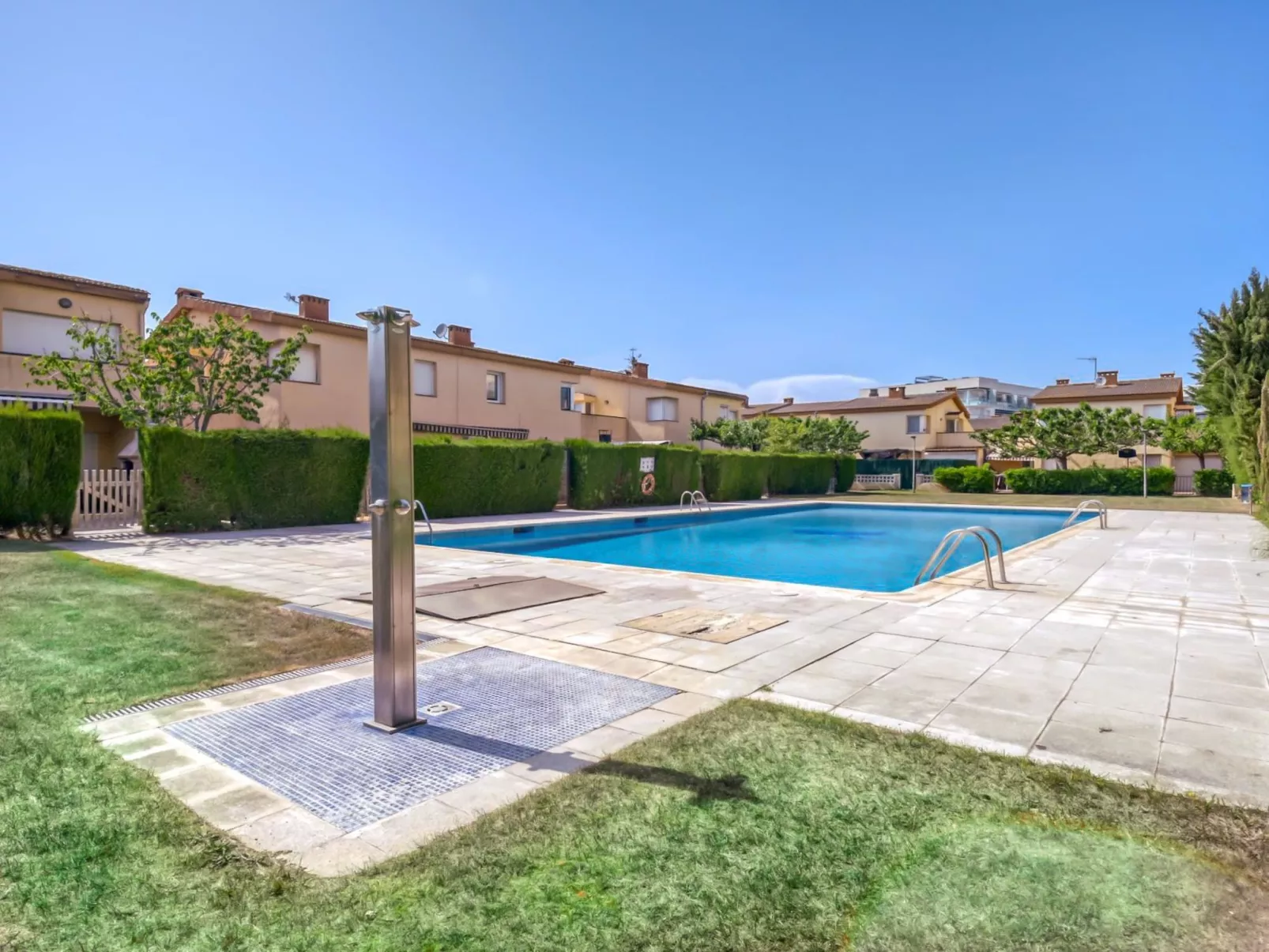 Port Estrella-Outside