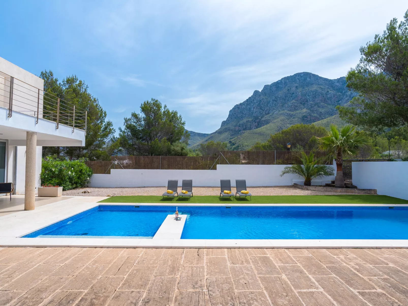 Villa Mut-Outside