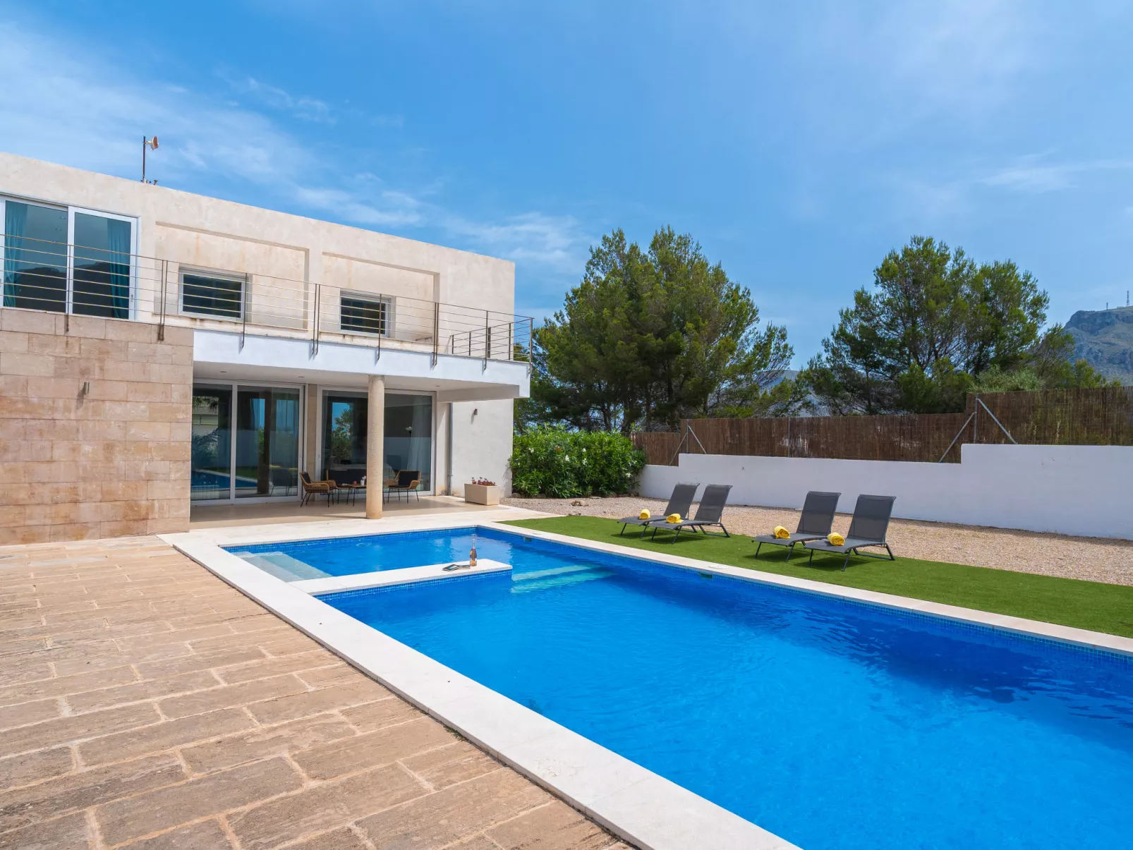 Villa Mut-Outside