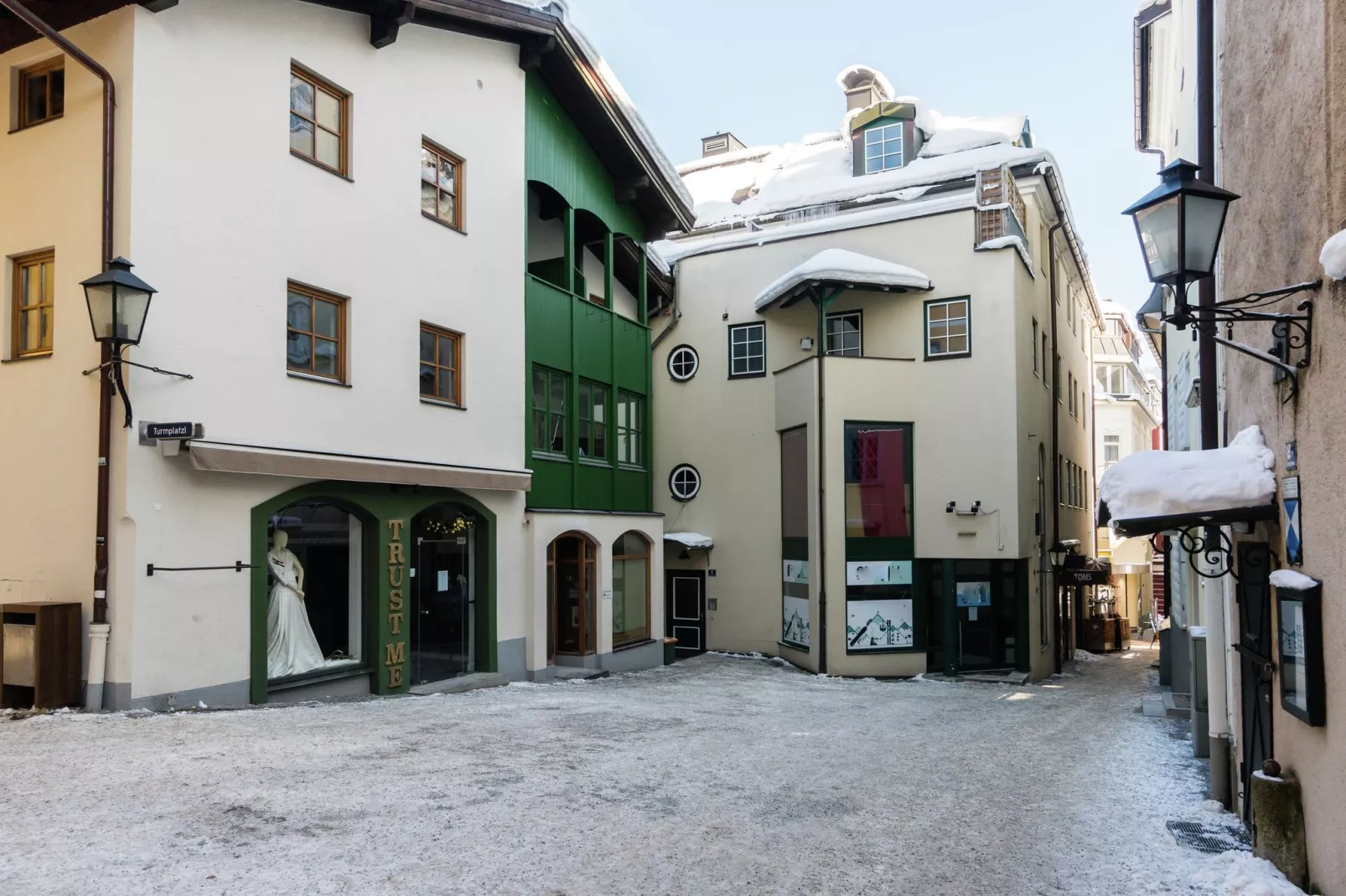 Kreuzgasse-Exterior winter