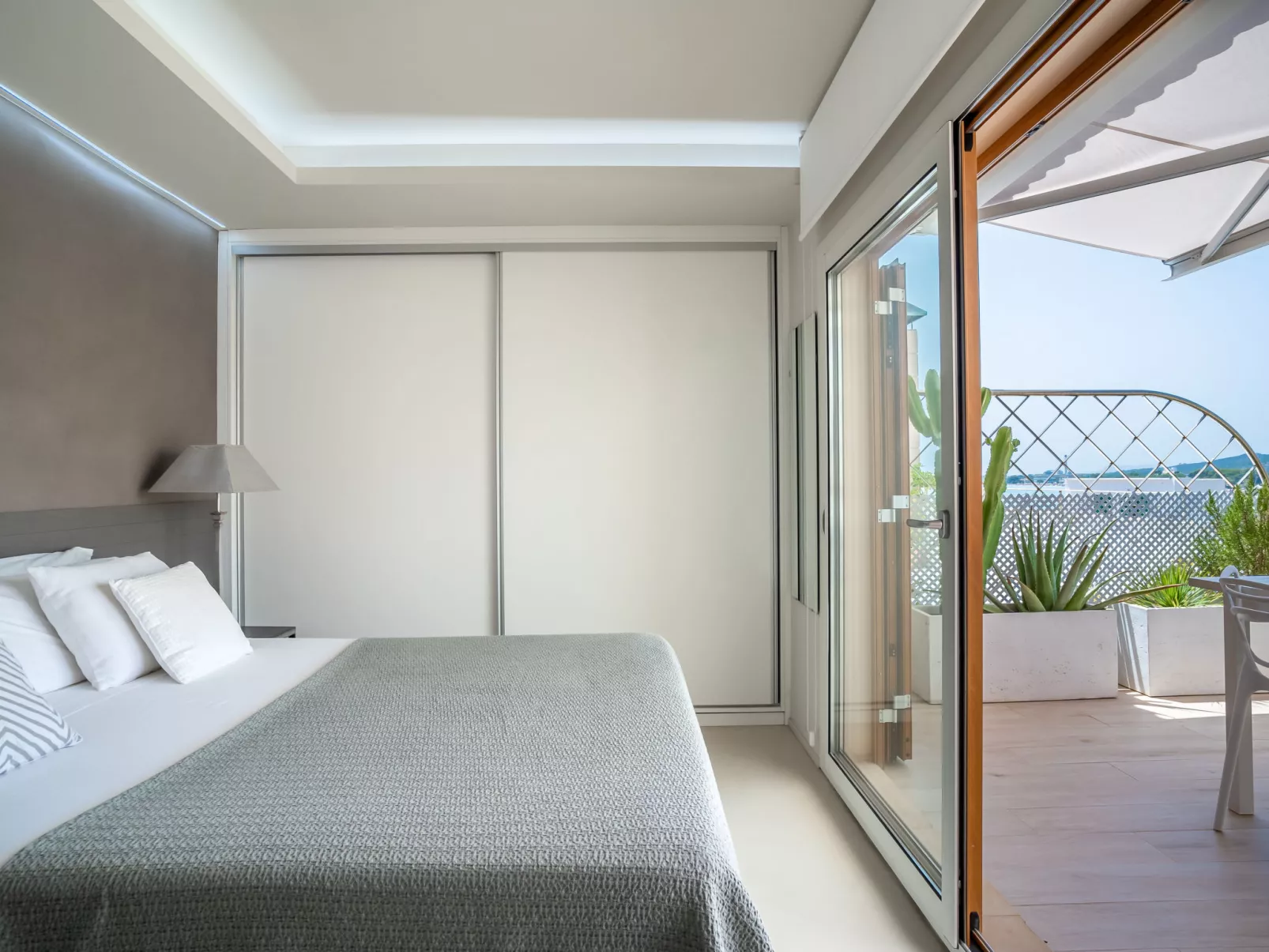 Attic Sea Views-Inside