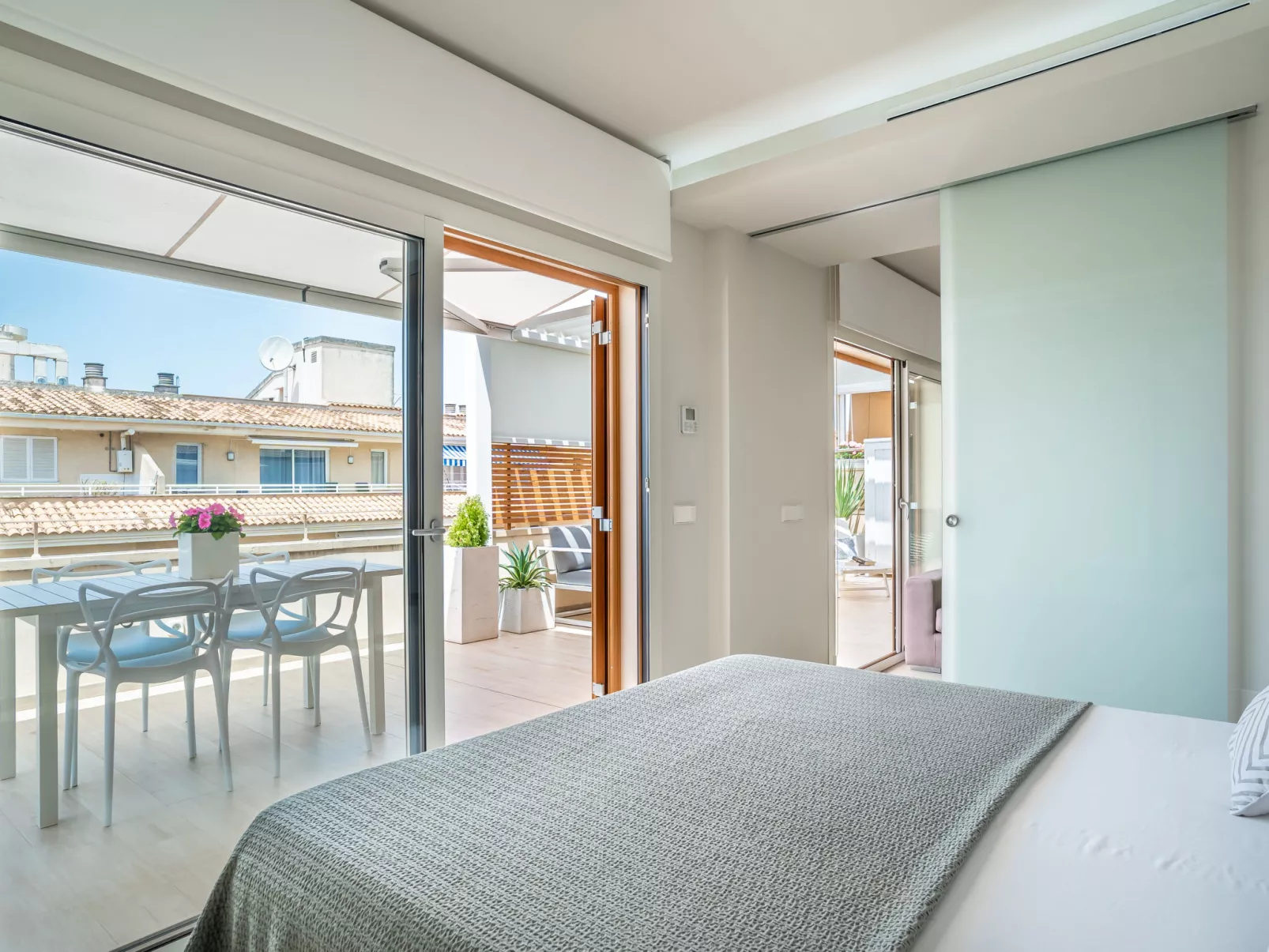 Attic Sea Views-Inside