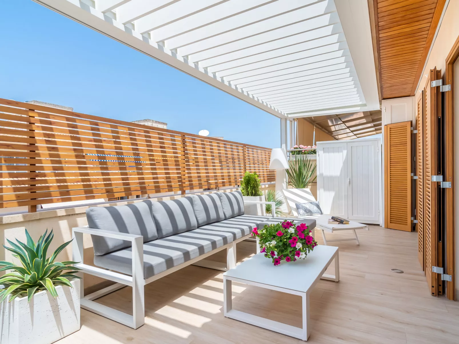 Attic Sea Views-Inside