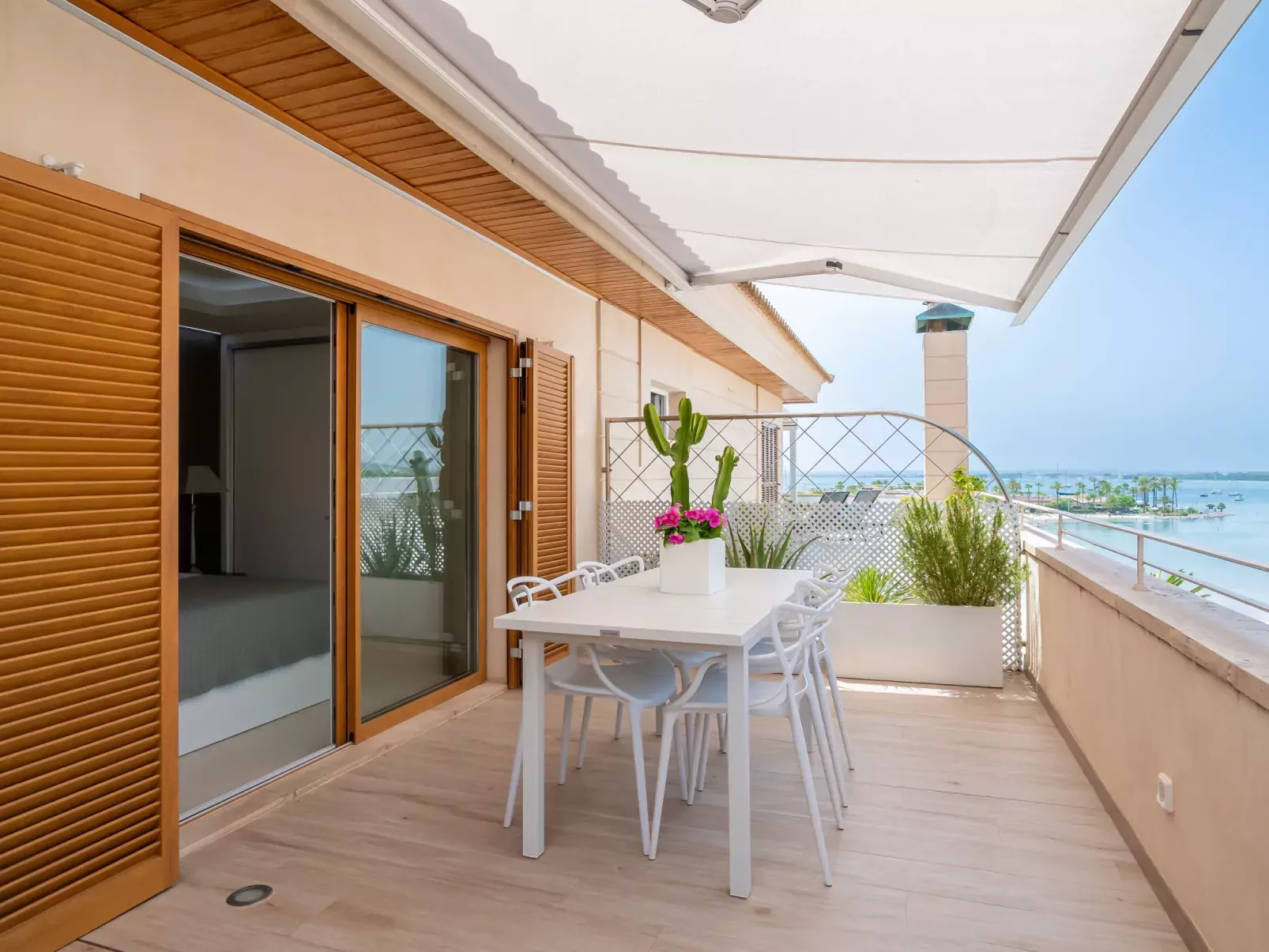 Attic Sea Views-Inside