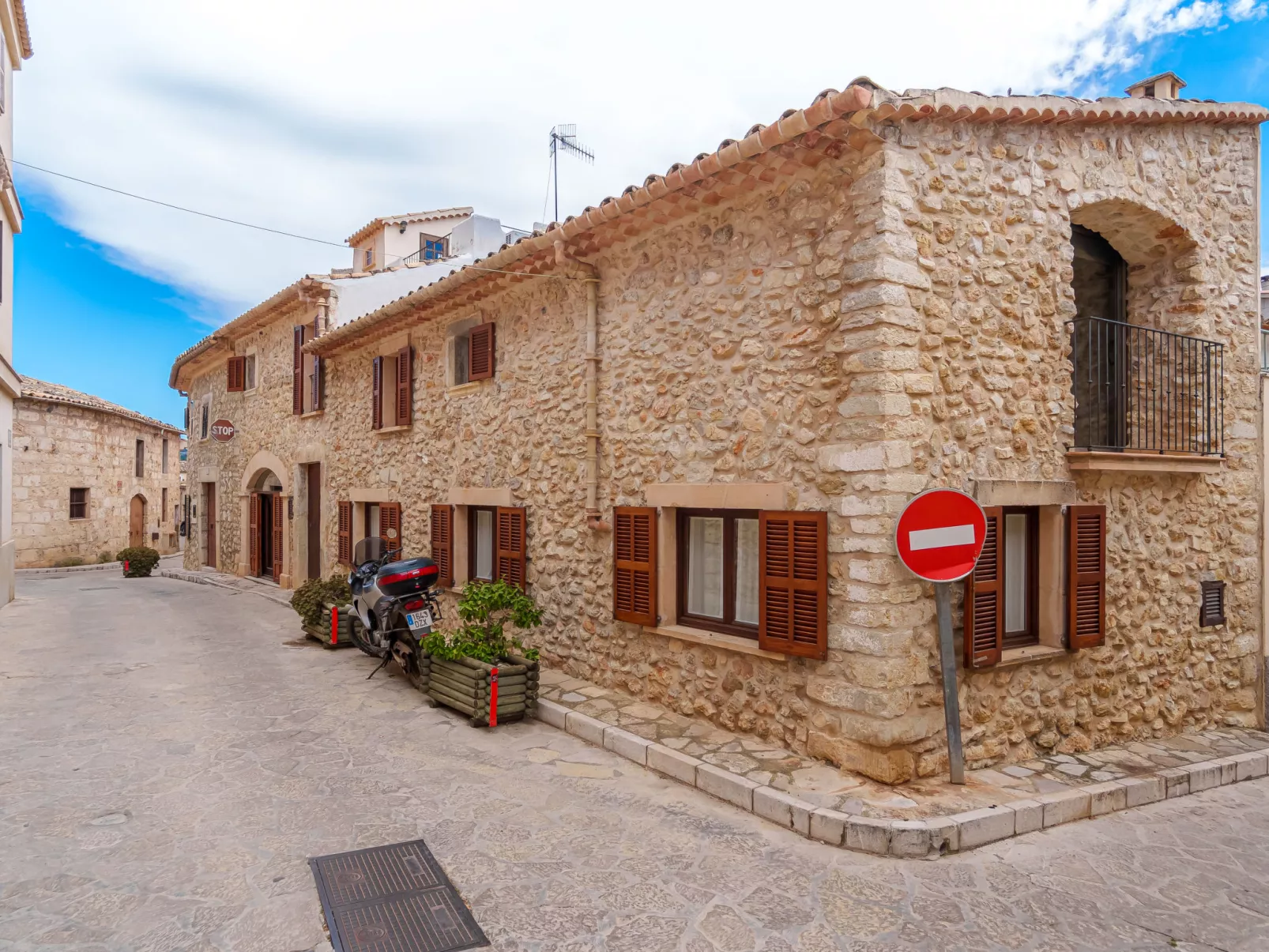 Biniarroi Charm & Quality-Outside