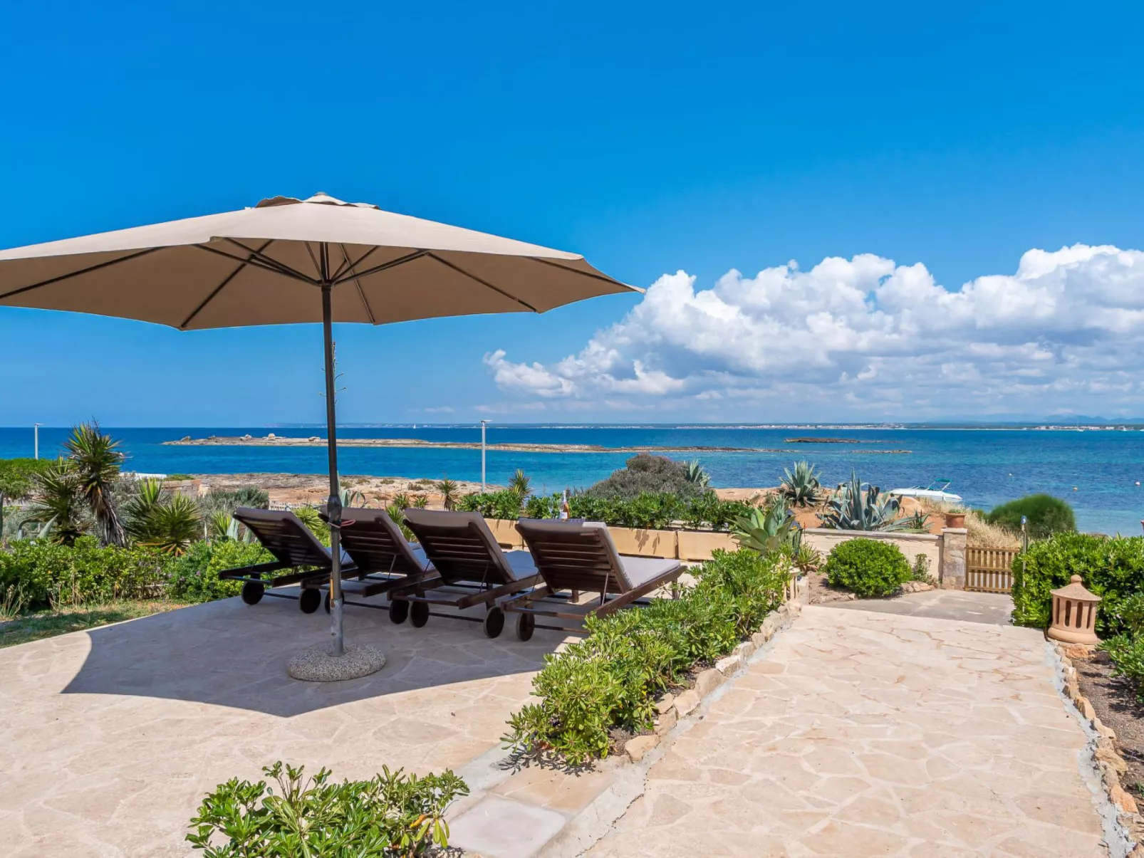 Las Gaviotas Style & Charm-Outside
