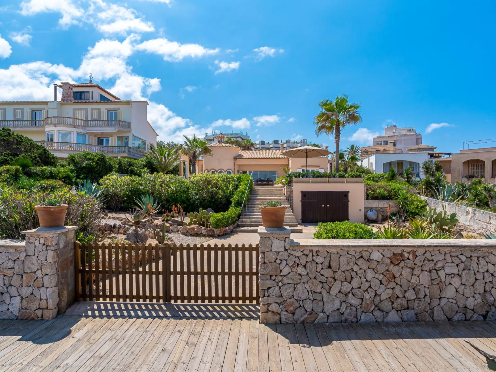 Las Gaviotas Style & Charm-Outside