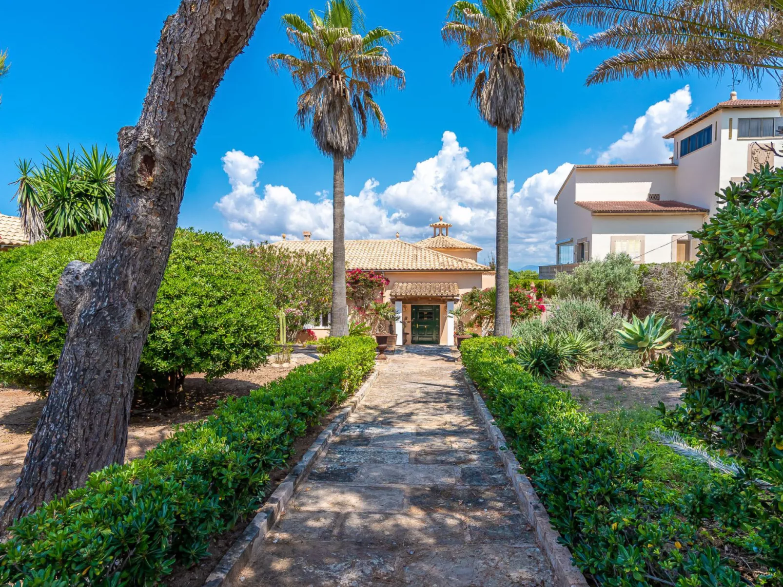 Las Gaviotas Style & Charm-Outside