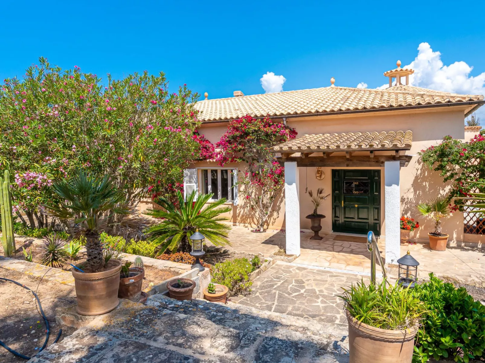 Las Gaviotas Style & Charm-Outside