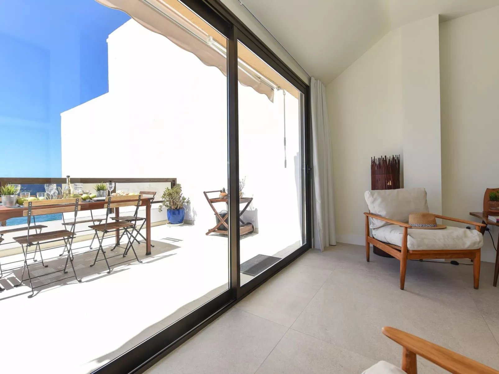 La Terraza de Sofia Canteras-Inside