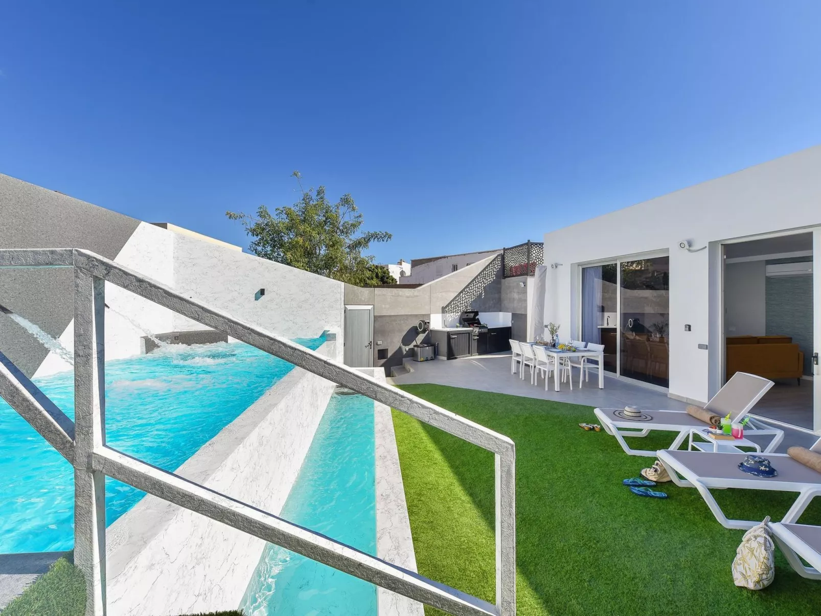 Villa Joviano-Outside