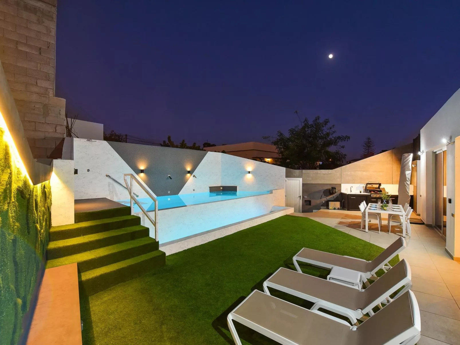 Villa Joviano-Outside