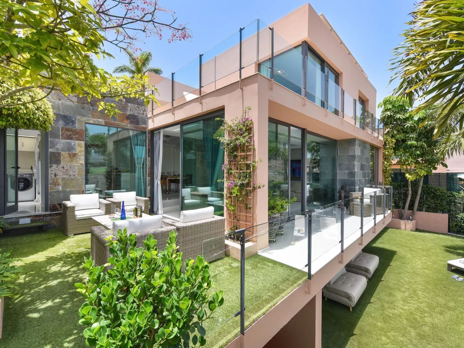 Los Lagos 31-Outside