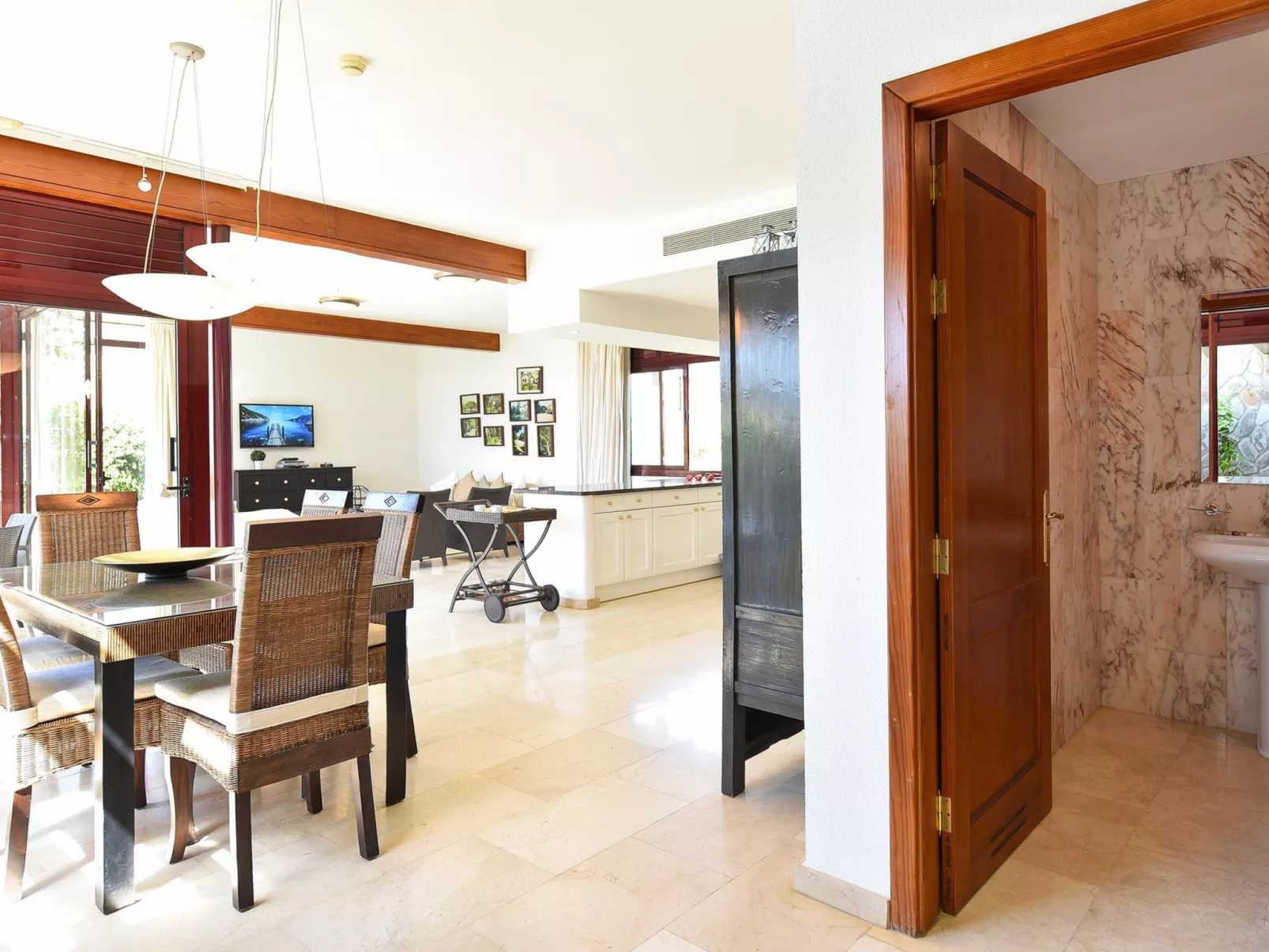 Villa Tauro 2-Inside