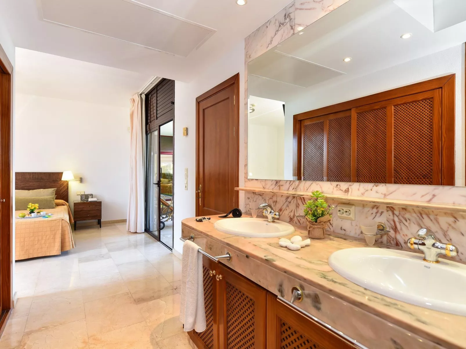 Villa Tauro 2-Inside