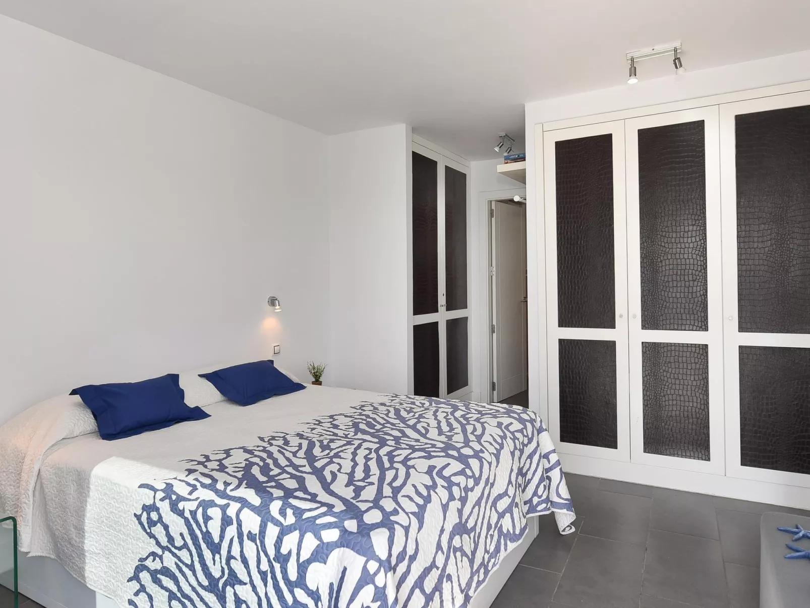 Seaside Suite 302-Inside
