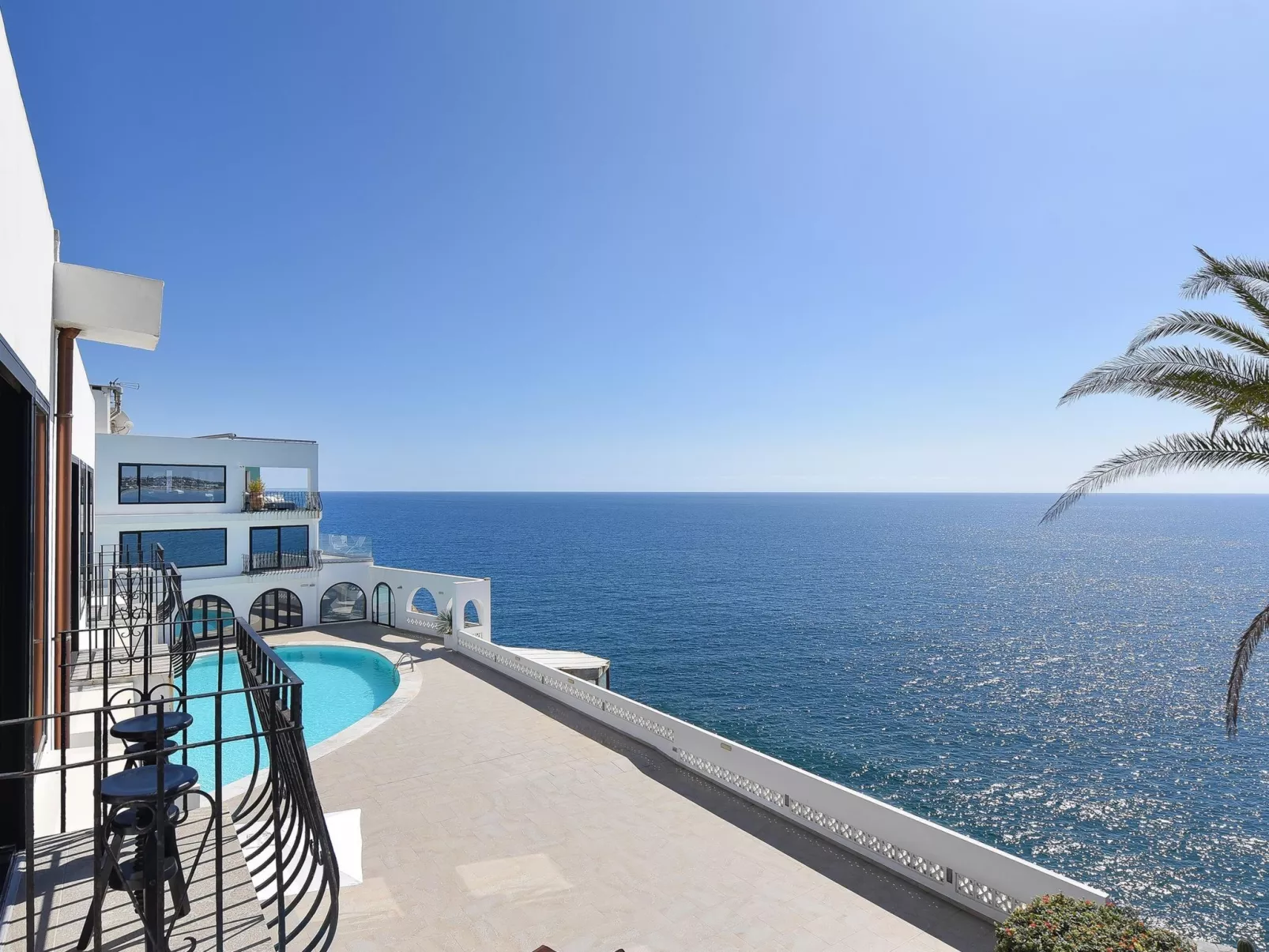 Seaside Suite 302-Outside